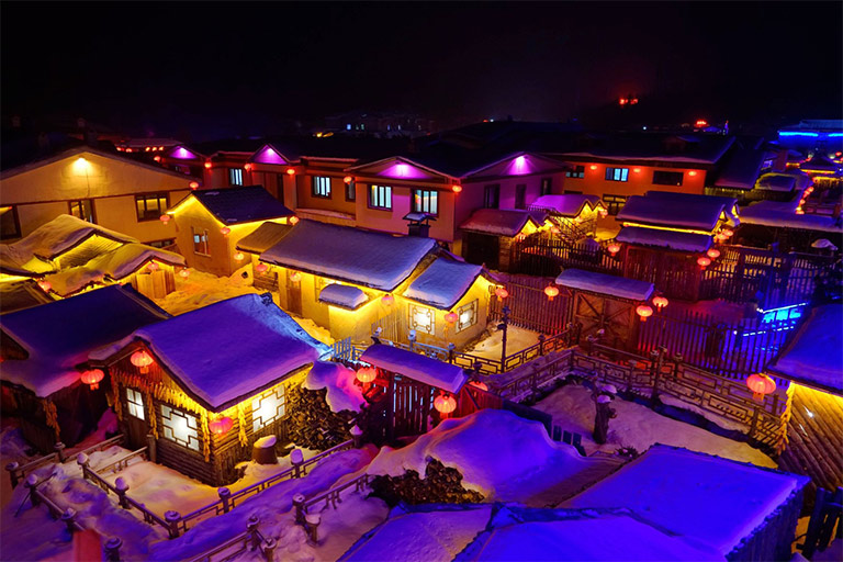 https://www.chinadiscovery.com/heilongjiang/harbin/china-snow-town.html